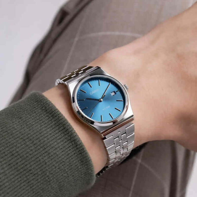 Montre Classique Homme - Casio MTP-B145D-2A2VDF - Acier Inoxydable, Bracelet Métal, Cadran Bleu, Étanche - Référence MTP-B145D-2A2VDF