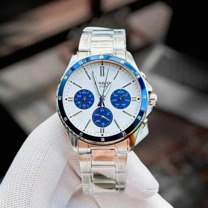 Montre Classique Homme Casio MTP-1374D-7A2VDF – Acier Inoxydable, Bracelet Métal, Cadran Blanc, Étanche – Bleu - Gris