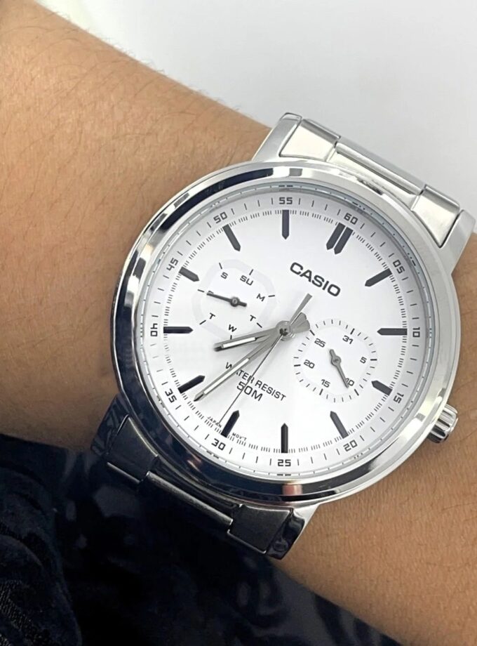 montre classique homme casio mtp e335d 7evdf – acier inoxydable, bracelet métal, cadran blanc, Étanche – référence mtp e335d 7evdf