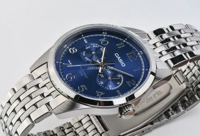 montre classique homme casio quartz, acier inoxydable, affichage jour/date, Étanche 50m, bracelet métal, cadran bleu mtp e340d 2avdf