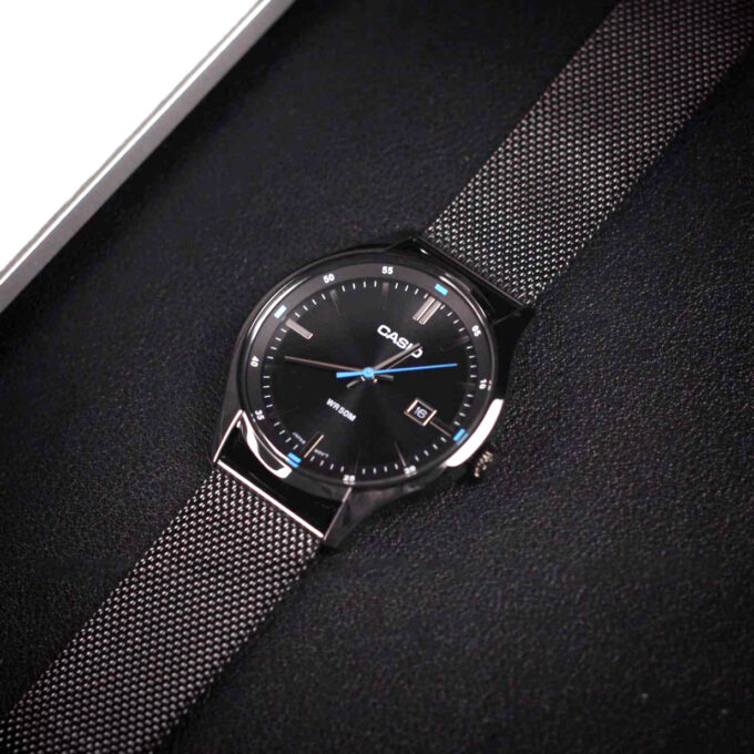 Montre Classique - Casio - Homme - Analogique, Résistante à leau, Design Élégant, Index Gradués - Acier Inoxydable - Noir - MTP-E710MB-1AVDF