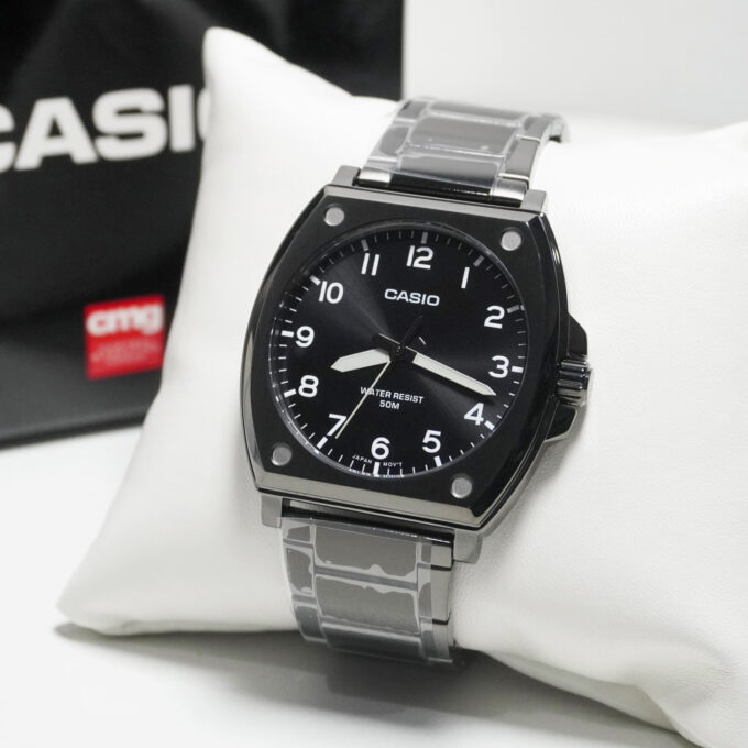 Montre Classique Homme - Casio - Design Tonneau, Résistance à lEau 50m, Cadran Noir, Bracelet Cuir - Acier Inoxydable - Référence MTP-E730B-1AVDF