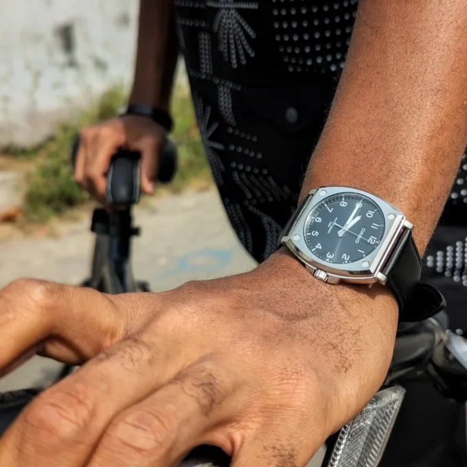 Montre Classique - Casio - Homme - Design Élégant, Bracelet Cuir, Résistante à lEau, Mouvement Quartz - Noir - Référence MTP-E730L-1AVDF