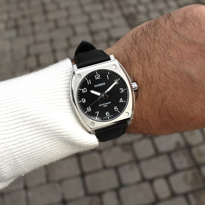 Montre Classique - Casio - Homme - Design Élégant, Bracelet Cuir, Résistante à lEau, Mouvement Quartz - Noir - Référence MTP-E730L-1AVDF