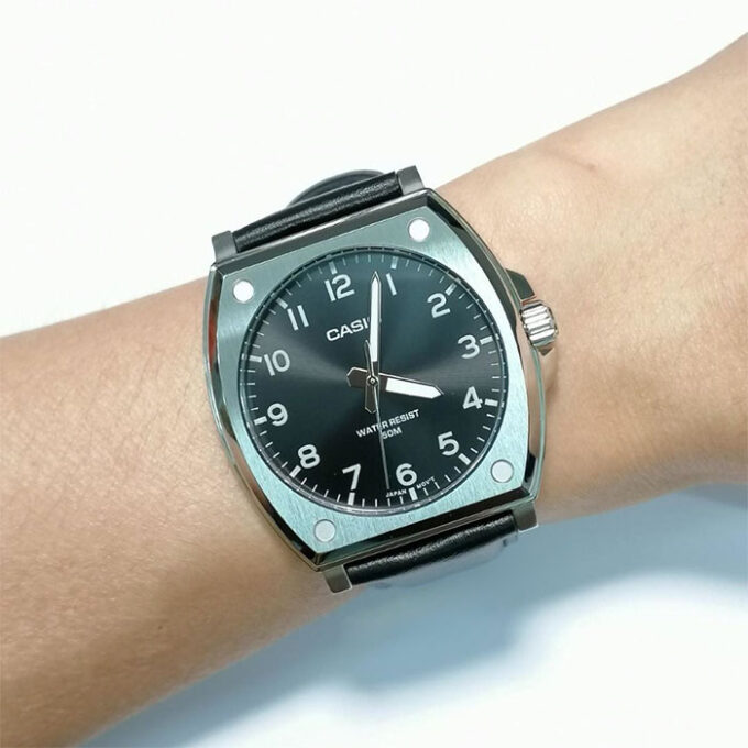 montre classique casio homme design Élégant, bracelet cuir, résistante à leau, mouvement quartz noir référence mtp e730l 1avdf