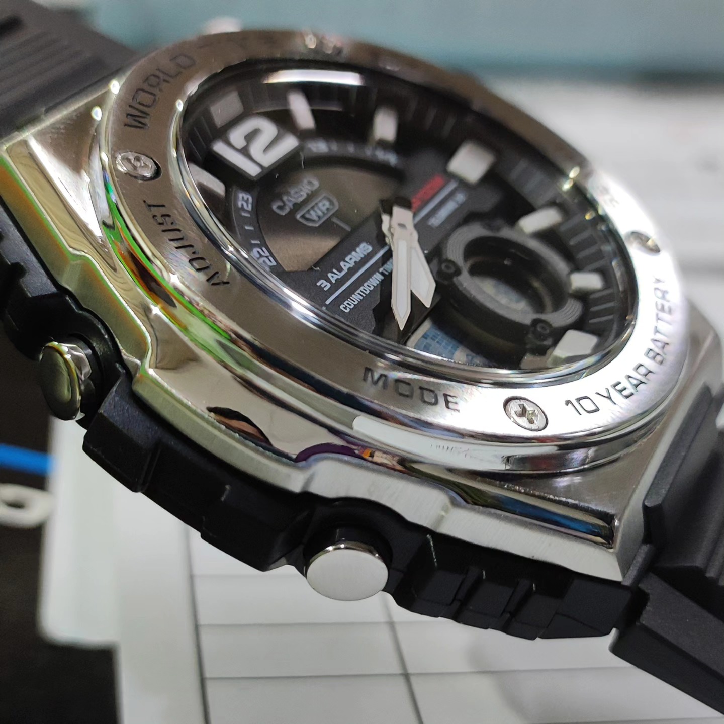 montre casio homme 100m resistante à l'eau acier inoxydable heure mondiale/compte à rebours/calendrier automatique/alarmes multiples/chronographe 100 sec batterie de 10 ans mwq 100 1avdf