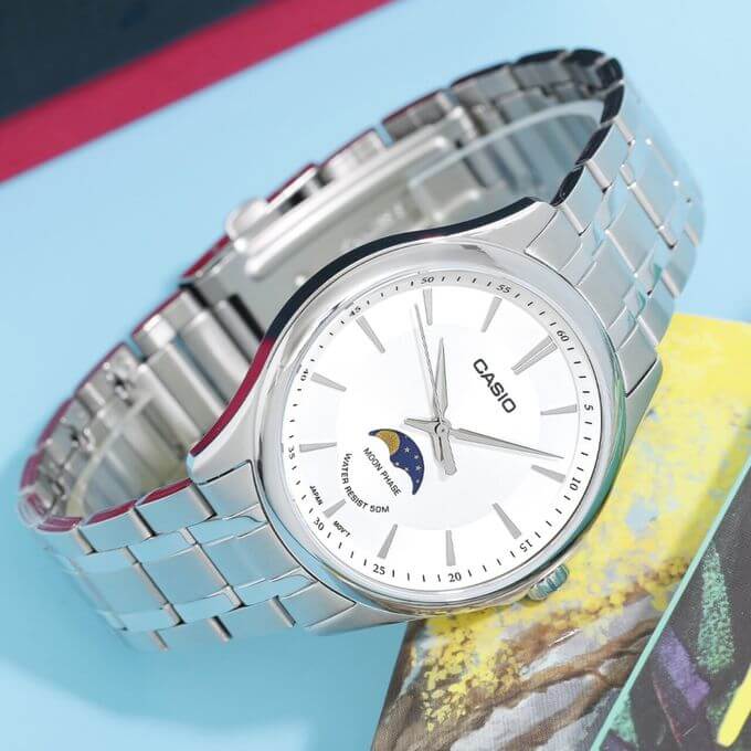 Montre Classique Homme - Casio - Analogique - Phase de Lune, Date, Jour, Étanche 50M - Acier Inoxydable - Blanc - MTP-M300D-7AVDF