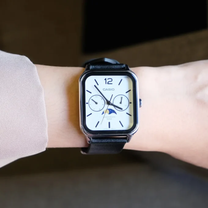 Montre Homme - Casio - Classique - Phase de Lune, Quartz, Étanche 50M, Cadran Blanc, Bracelet Cuir Noir - Référence MTP-M305L-7AVDF