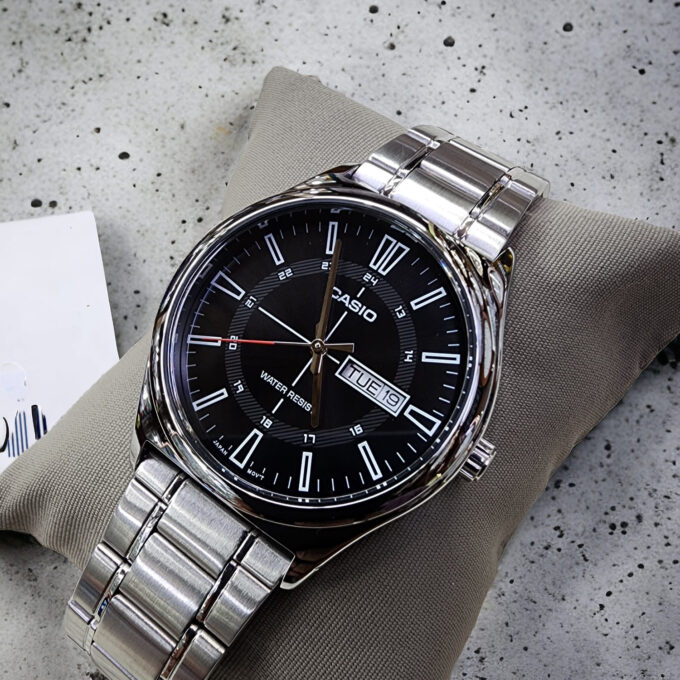 Montre Classique - Casio - Homme - Design Élégant, Résistant à lEau, Bracelet Acier Inoxydable, Cadran Noir - Acier - Argenté - Référence MTP-V006D-1CUDF