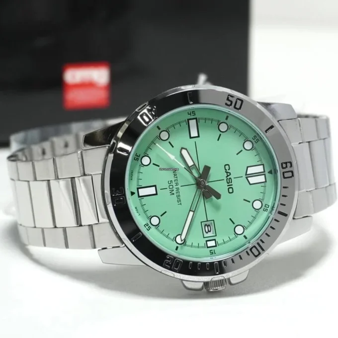 Montre Classique - CASIO - Homme - Design Élégant, Bracelet Acier, Résistante à lEau - Acier Inoxydable - Vert - Réf. MTP-VD01D-3E1VUDF