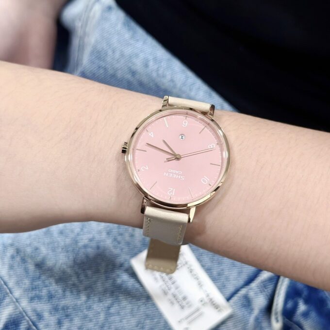 montre casio femme couleur du boîtier rose analogique verre saphir she 4562pgl 4audf verre saphir