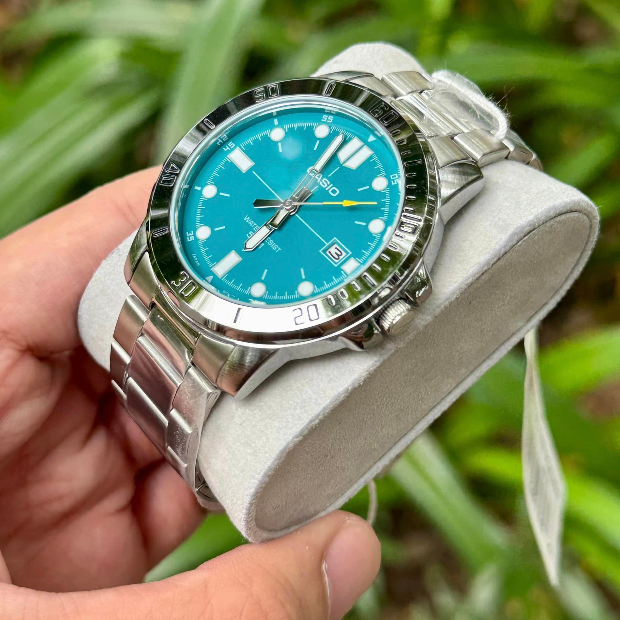 montre classique casio homme design Élégant, bracelet acier, résistante à leau, mouvement quartz acier inoxydable bleu référence mtp vd01d 3e2vudf