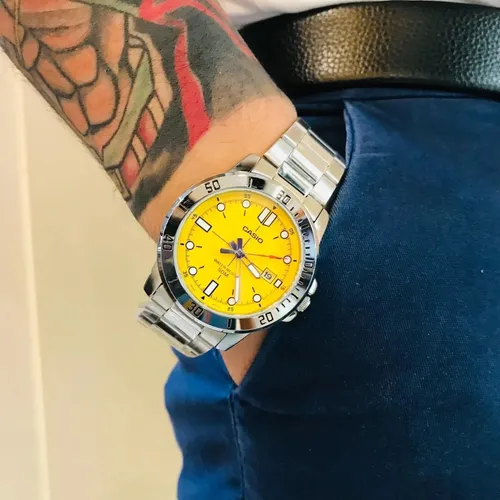 Montre Classique - CASIO - Homme - Design Élégant, Bracelet Acier, Résistante à lEau - Acier Inoxydable - Jaune - Référence MTP-VD01D-9EVUDF