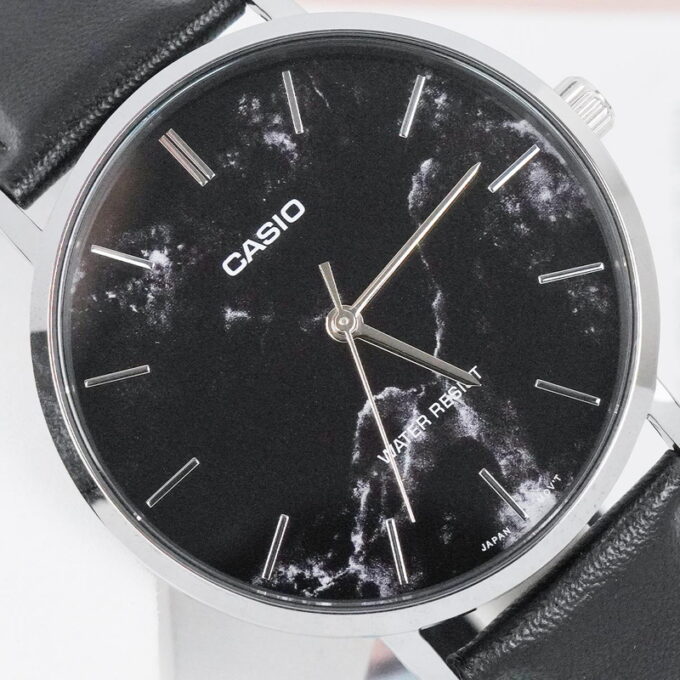 Casio Enticer Hommes Analogique Cadran Bracelet en Cuir - MTP-VT01LM-1AUDF - Noir