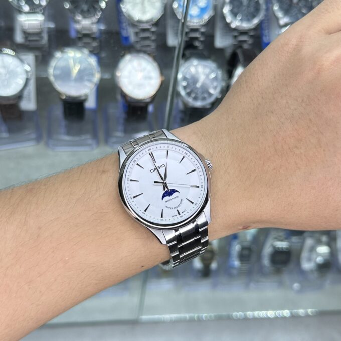 Montre Classique Homme - Casio - Bracelet Acier Inoxydable, Résistante à lEau, Design Élégant - Référence MTP-M100D-7AVDF - Argent