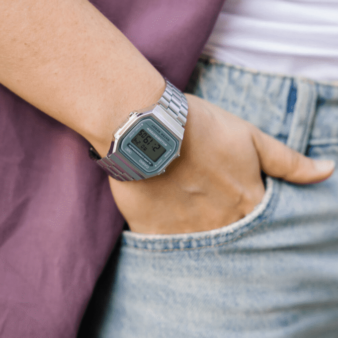 Casio Vintage - Numérique - Bracelet en Acier Inoxydable - A168WA-3AYDF