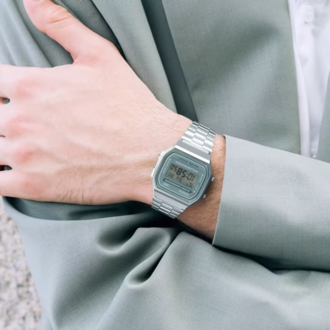 Casio Vintage - Numérique - Bracelet en Acier Inoxydable - A168WA-3AYDF