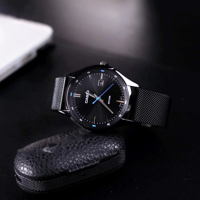 Montre Classique - Casio - Homme - Analogique, Résistante à leau, Design Élégant, Index Gradués - Acier Inoxydable - Noir - MTP-E710MB-1AVDF