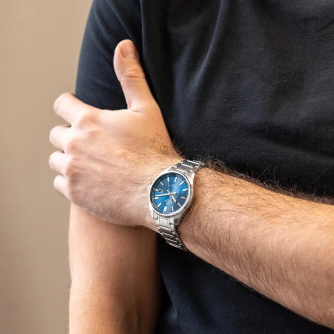 Montre Classique - Casio Edifice - Homme - Design Élégant, Résistance à lEau, Bracelet Acier Inoxydable, Mouvement Quartz - Métal - Argenté - EFV-150D-2AVUDF