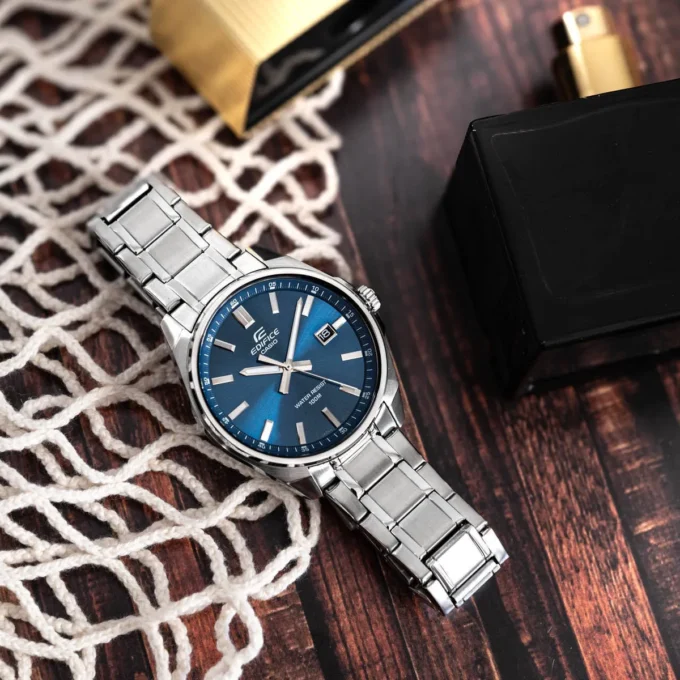 Montre Classique - Casio Edifice - Homme - Design Élégant, Résistance à lEau, Bracelet Acier Inoxydable, Mouvement Quartz - Métal - Argenté - EFV-150D-2AVUDF