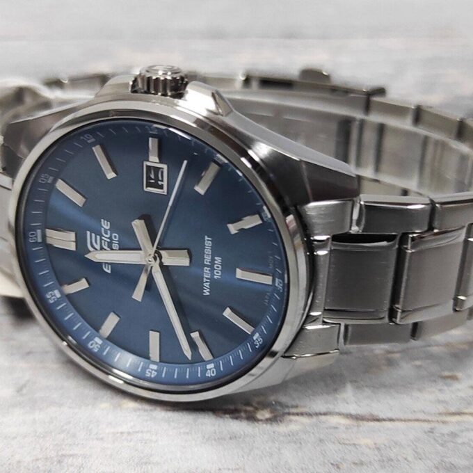 Montre Classique - Casio Edifice - Homme - Design Élégant, Résistance à lEau, Bracelet Acier Inoxydable, Mouvement Quartz - Métal - Argenté - EFV-150D-2AVUDF