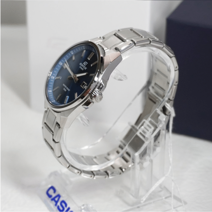 Montre Classique - Casio Edifice - Homme - Design Élégant, Résistance à lEau, Bracelet Acier Inoxydable, Mouvement Quartz - Métal - Argenté - EFV-150D-2AVUDF