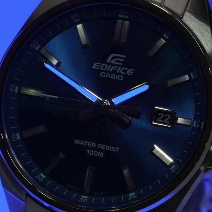 Montre Classique - Casio Edifice - Homme - Design Élégant, Résistance à lEau, Bracelet Acier Inoxydable, Mouvement Quartz - Métal - Argenté - EFV-150D-2AVUDF