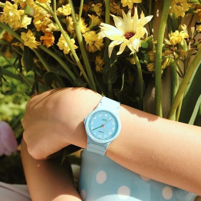 Montre Classique - CASIO - Homme - Design Élégant, Bracelet Résistant, Mouvement Précis, Étanche - Bleu - LQ-24B-2BDF