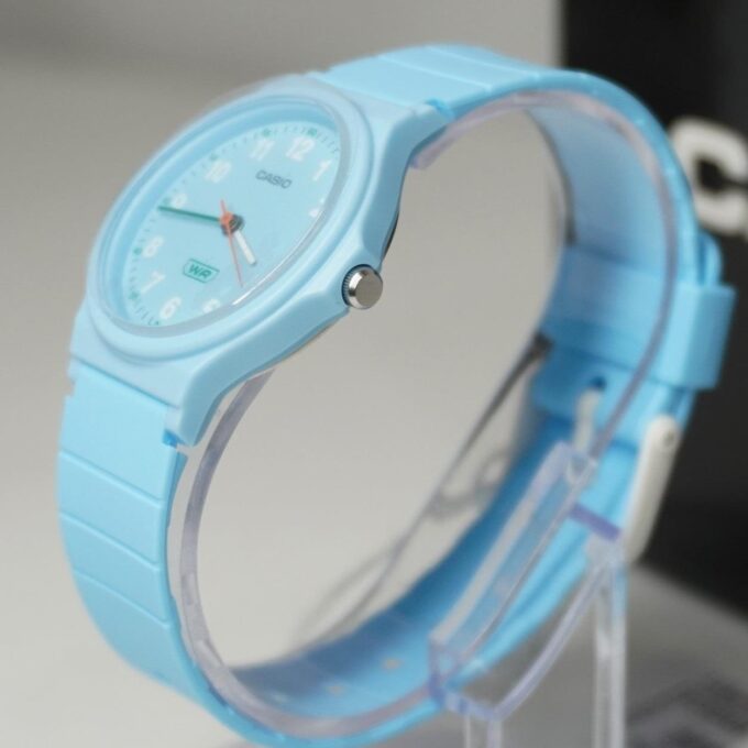 Montre Classique - CASIO - Homme - Design Élégant, Bracelet Résistant, Mouvement Précis, Étanche - Bleu - LQ-24B-2BDF