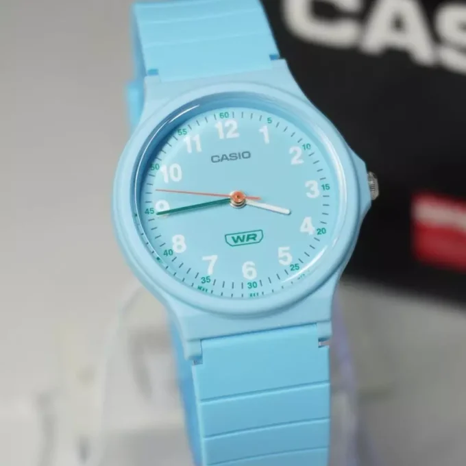 Montre Classique - CASIO - Homme - Design Élégant, Bracelet Résistant, Mouvement Précis, Étanche - Bleu - LQ-24B-2BDF