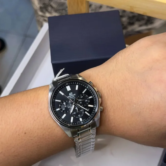 Montre Classique - Casio EFV-650D-1AVUDF - Homme - Bracelet Acier Inoxydable, Étanche, Design Élégant - Argent - Référence EFV-650D-1AVUDF