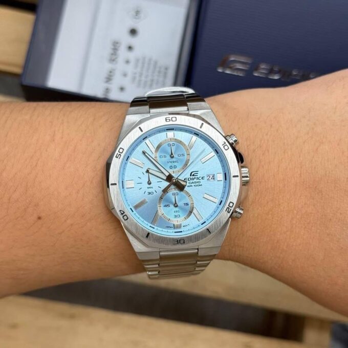 Montre Classique Homme - CASIO EDIFICE - Design Élégant, Bracelet Acier Inoxydable, Étanche 100M, Mouvement Quartz - Acier - Bleu - Référence EFV-640D-2BVUDF