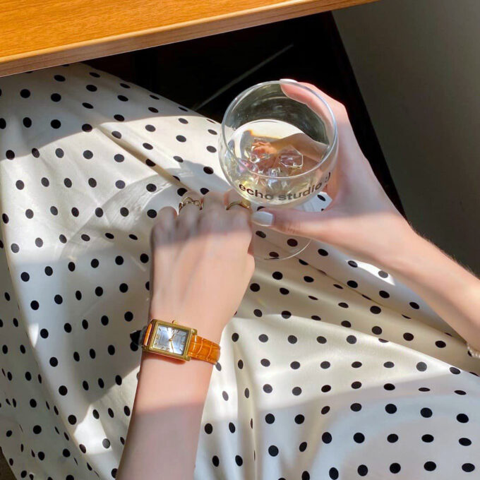 Montre Classique Femme - Design Élégant, Bracelet Cuir, Résistance à lEau, Mouvement Quartz - Acier Inoxydable - Doré - Référence - LTP-1234GLL-7ADF