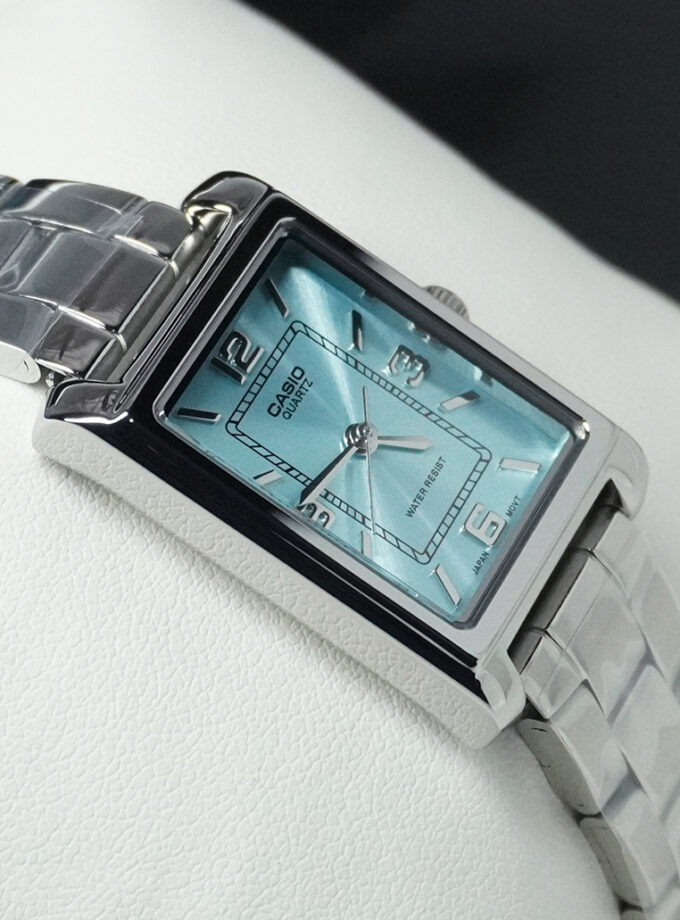 montre classique femme design Élégant, bracelet acier inoxydable, résistante à leau, mouvement quartz acier argenté référence ltp 1234ds 2adf