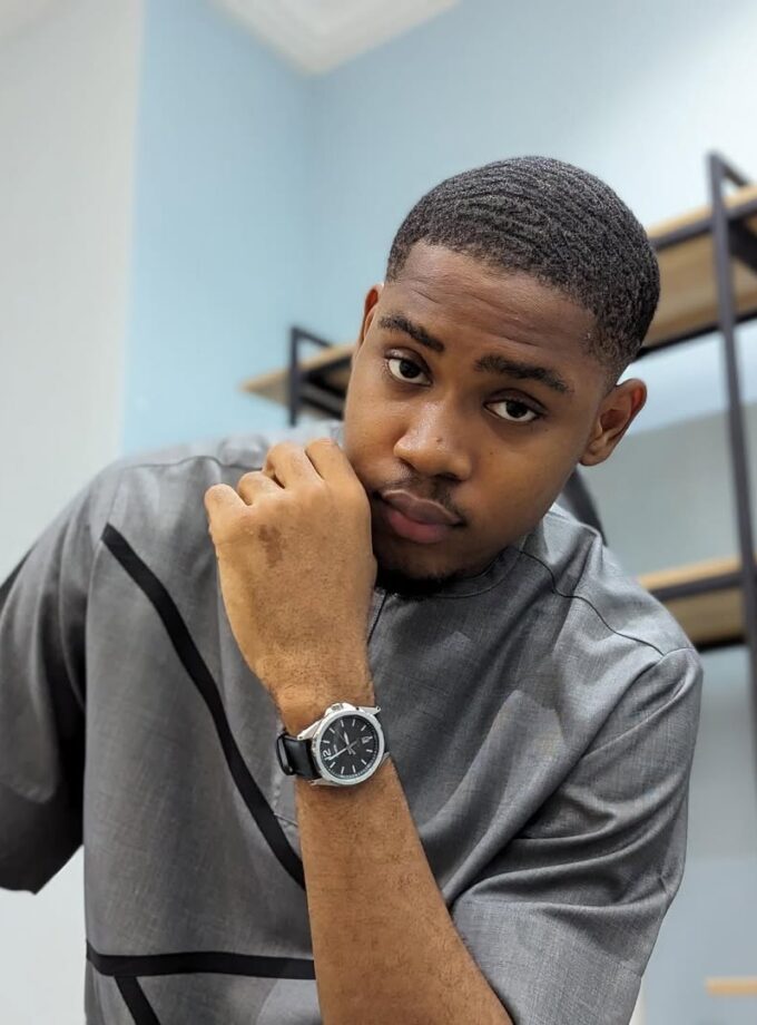 montre classique homme design moderne et élégant, cadran à motif rayé, étanche 50m, bracelet cuir véritable acier inoxydable mtp e725l 1avdf