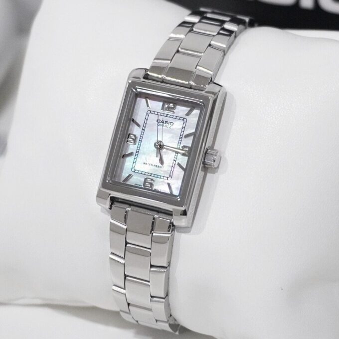 Montre Classique - Femme - Design Élégant, Bracelet Acier Inoxydable, Résistante à lEau, Mouvement Quartz - Acier - Rose - Référence LTP-1234DS-4ADF