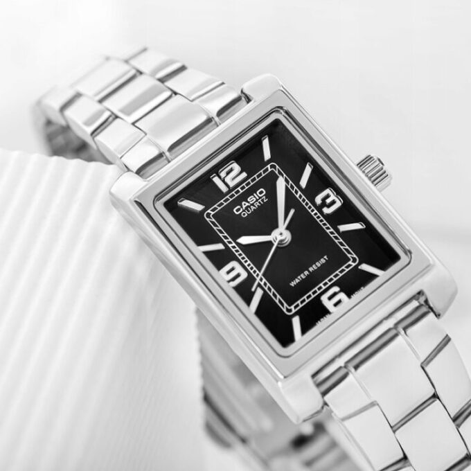 Montre Classique - Casio - Femme - Design Élégant, Bracelet Acier Inoxydable, Résistance à lEau, Mouvement Quartz - Acier - Argent - Référence LTP-1234DD-1ADF