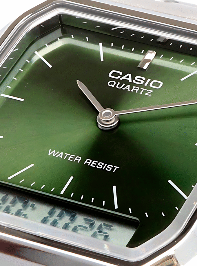 Montre Casio Homme Vintage AQ-230A-3AMQYDF - Double Affichage Analogique et Digital, Bracelet Acier Inoxydable, Étanche, Vert - Référence AQ-230A-3AMQYDF