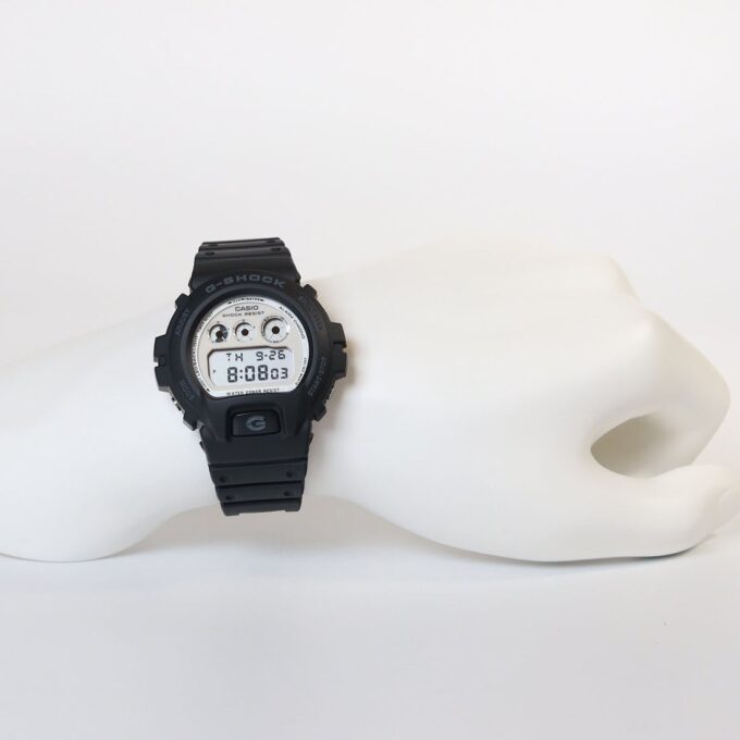 Montre Casio G-Shock Homme DW-6900WD-1DR – Résistante aux chocs, Étanche 200m, Chronomètre, Alarme – Résine – Noir – Référence DW-6900WD-1DR