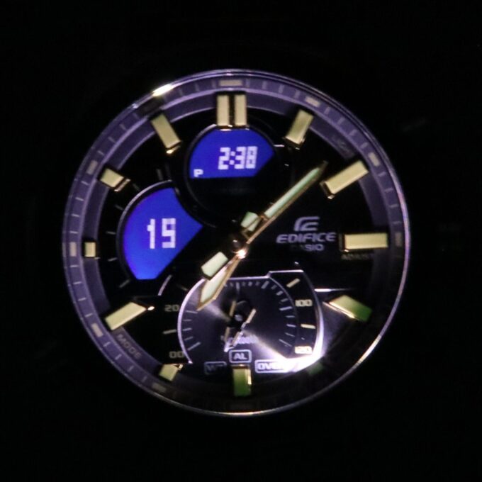 Montre Casio Edifice Homme Chronographe, Acier Inoxydable, Étanche 100m, Design Sport - ECB-30DB-1A9DF - Gris