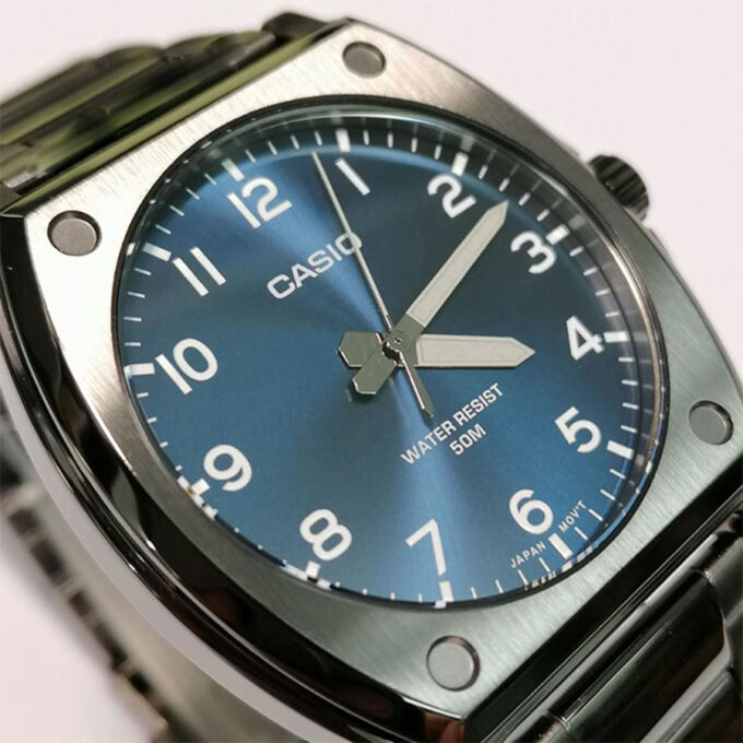 Montre Casio Homme MTP-E730B-2AVDF – Quartz, Étanche 50m, Bracelet Acier Inoxydable, Cadran Bleu, Design Élégant – Référence MTP-E730B-2AVDF