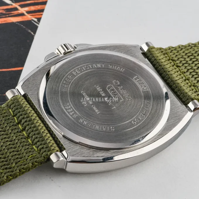 Montre Casio Homme Chronographe Acier Inoxydable, Étanche, Bracelet Métal, Affichage Analogique-Numérique, Vert - Référence MTP-E730C-3AVDF