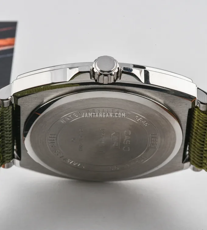 Montre Casio Homme Chronographe Acier Inoxydable, Étanche, Bracelet Métal, Affichage Analogique-Numérique, Vert - Référence MTP-E730C-3AVDF