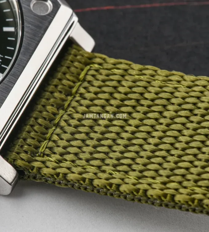 Montre Casio Homme Chronographe Acier Inoxydable, Étanche, Bracelet Métal, Affichage Analogique-Numérique, Vert - Référence MTP-E730C-3AVDF