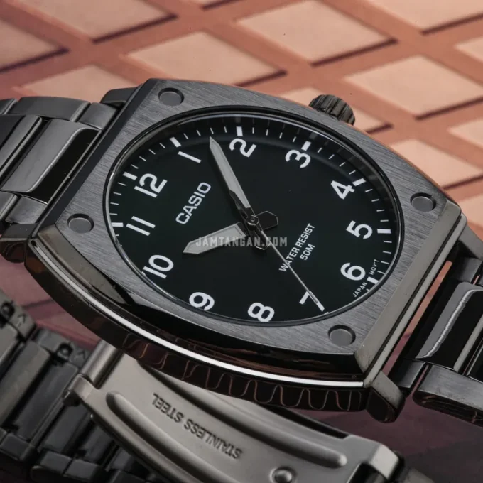 Montre Casio Homme MTP-E730B-3AVDF – Quartz, Étanche 50m, Bracelet Acier Inoxydable, Cadran Vert, Design Élégant – Référence MTP-E730B-3AVDF