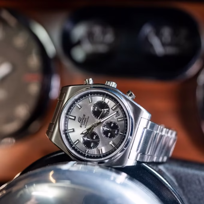 aiwatch_EFB-730D-7AVUDF - Montre Casio Homme EFB-730D-7AVUDF - Collection Edifice - Chronographe, Acier Inoxydable, Étanche 100M, Bracelet Métal, Cadran Argenté - Référence EFB-730D-7AVUDF