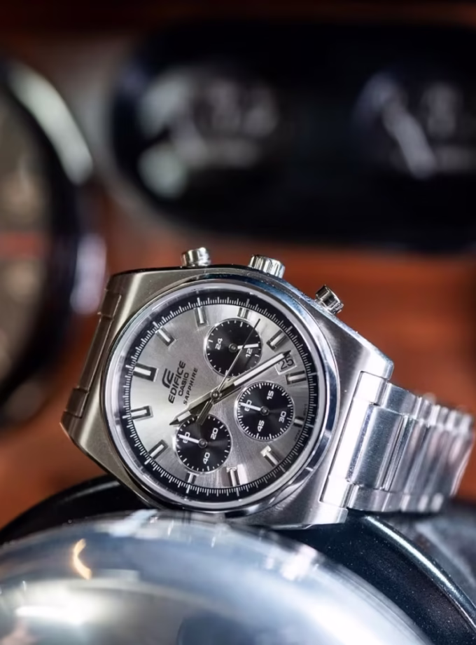 aiwatch_EFB-730D-7AVUDF - Montre Casio Homme EFB-730D-7AVUDF - Collection Edifice - Chronographe, Acier Inoxydable, Étanche 100M, Bracelet Métal, Cadran Argenté - Référence EFB-730D-7AVUDF