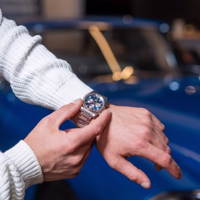 Montre Classique Homme Casio EFB-730D-2AVUDF – Acier Inoxydable, Bracelet Métal, Étanche, Design Élégant – Bleu Argent – Référence EFB-730D-2AVUDF