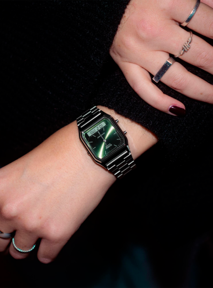 Montre Casio Homme Vintage AQ-230A-3AMQYDF - Double Affichage Analogique et Digital, Bracelet Acier Inoxydable, Étanche, Vert - Référence AQ-230A-3AMQYDF