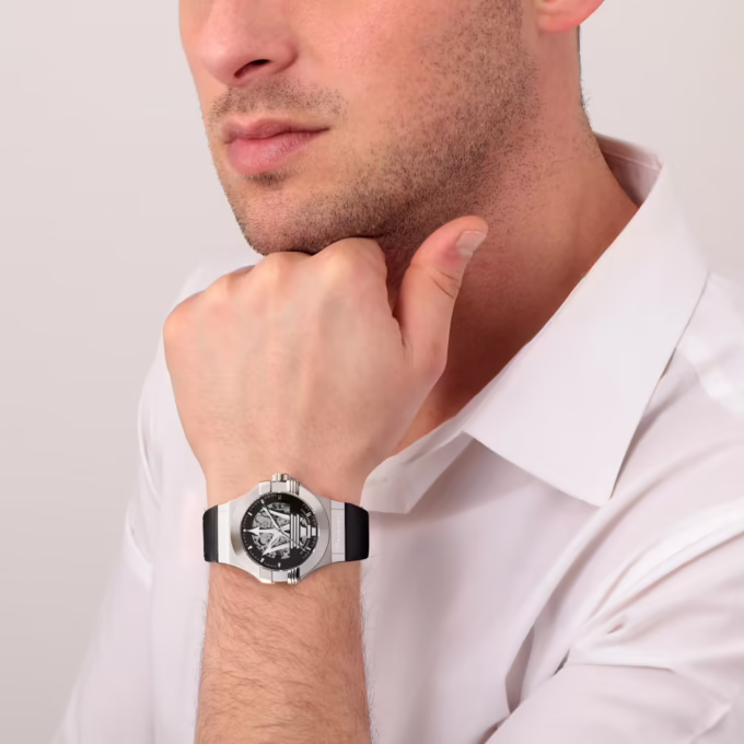 Montre Automatique Maserati Potenza Homme - Boîtier Acier Inoxydable 42mm, Cadran Noir Mat, Étanche 10 ATM, Garantie 2 ans - Bracelet Cuir Noir - R8821108052